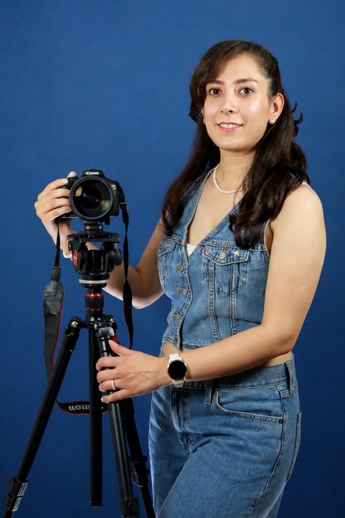 Aida, photographer and founder of Aida Visuals